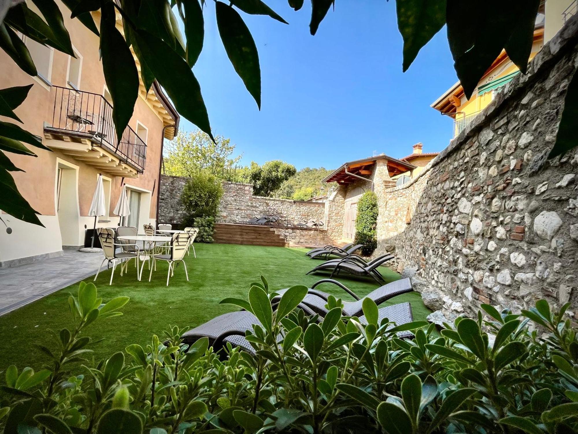 Villa Fontanelle Gardapartments Polpenazze del Garda Bagian luar foto